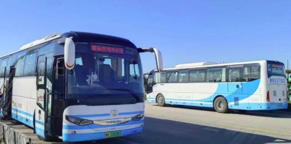 乘坐城際4號(hào)線(xiàn)，打卡布魯維斯、那香海、海草部落，連線(xiàn)貓頭山、火炬八街。